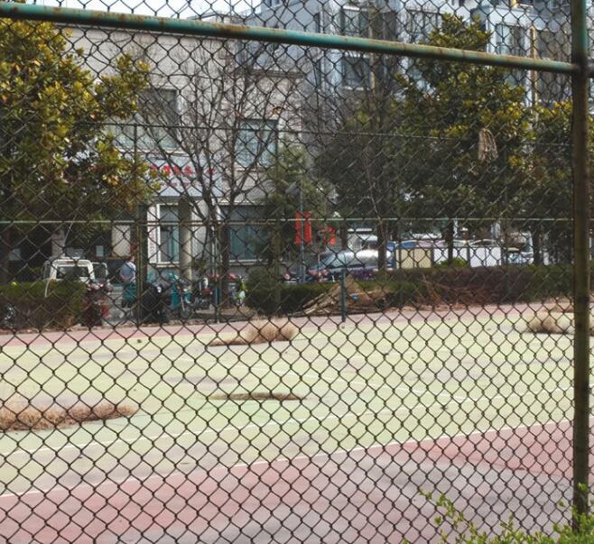 beat365官方最新版网球场荒废不对外开放 收费场地价高市民难接受